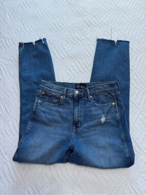 GAP Vintage Slim Women’s Blue Distressed Stretch Denim Jeans. Size 8